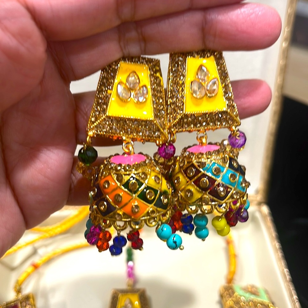 Navratan Gold Tone Jadau Choker Necklace Set Necklace, earrings and tikka) - Picture 3 of 10